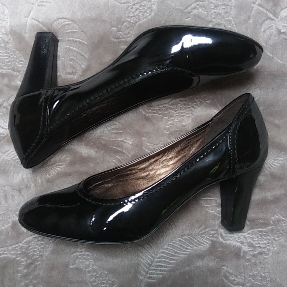 AGL Black Pumps